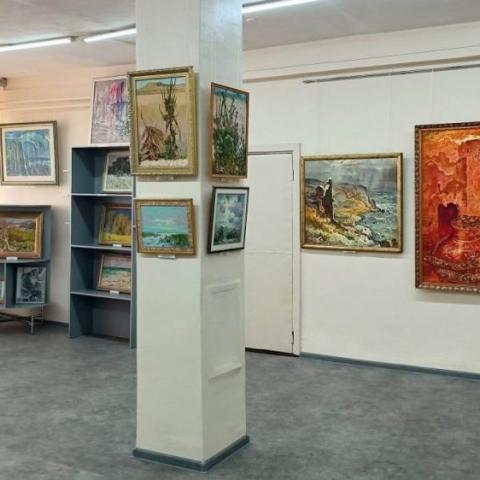 В Кореизе открылась юбилейная выставка картин Виктора Толочко