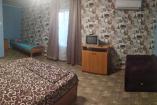 Четырехместный номер улучшенный   Крым  Черноморское  гостиница   бассейн 